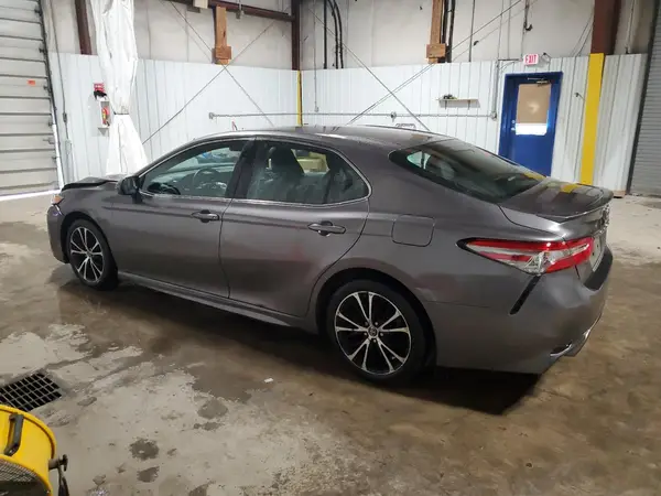 4T1B11HKXJU651384 2018 TOYOTA CAMRY - Image 2