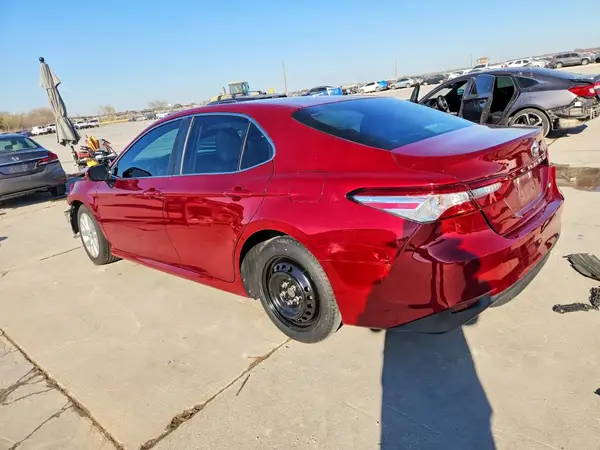 4T1B11HKXJU651711 2018 TOYOTA CAMRY - Image 2