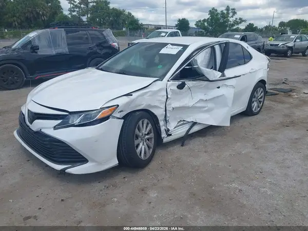 4T1B11HKXJU652177 2018 TOYOTA CAMRY - Image 2