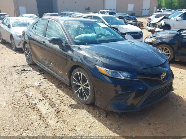 4T1B11HKXJU652275 2018 TOYOTA CAMRY - Image 1