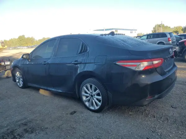 4T1B11HKXJU653930 2018 TOYOTA CAMRY - Image 2
