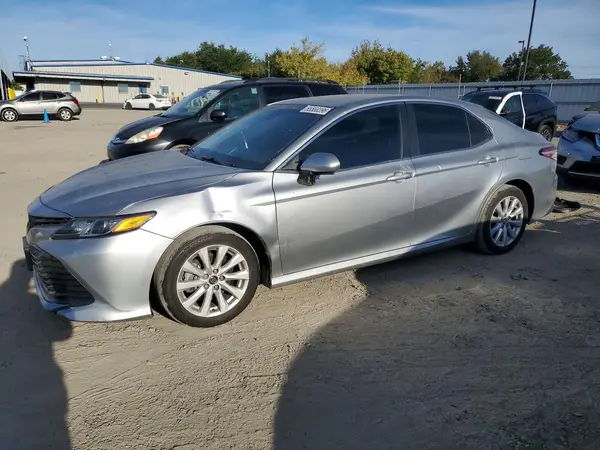 4T1B11HKXJU653958 2018 TOYOTA CAMRY - Image 1