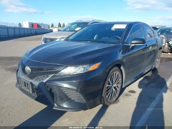 4T1B11HKXJU657590 2018 TOYOTA CAMRY - Image 2