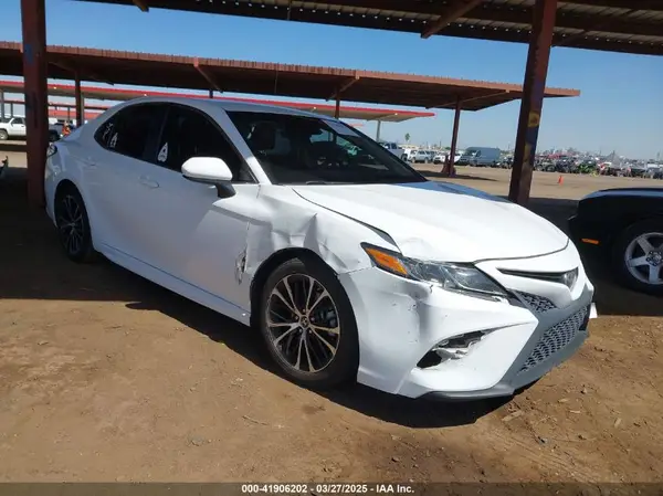 4T1B11HKXJU657699 2018 TOYOTA CAMRY - Image 1
