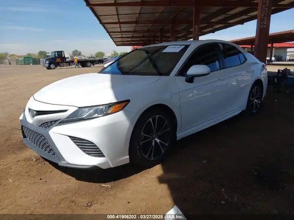 4T1B11HKXJU657699 2018 TOYOTA CAMRY - Image 2