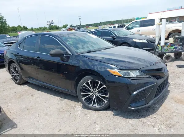 4T1B11HKXJU659162 2018 TOYOTA CAMRY - Image 1