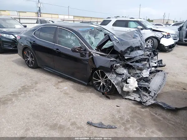 4T1B11HKXJU659758 2018 TOYOTA CAMRY - Image 1