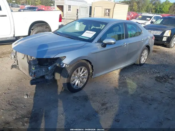 4T1B11HKXJU660179 2018 TOYOTA CAMRY - Image 2