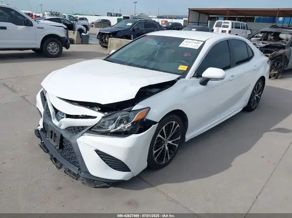 4T1B11HKXJU660697 2018 TOYOTA CAMRY - Image 2