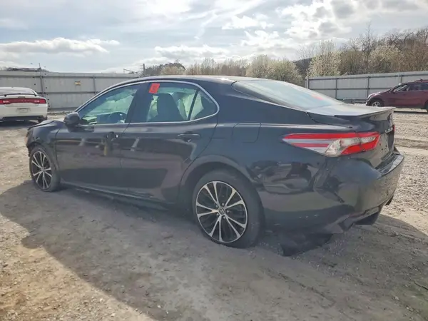 4T1B11HKXJU661767 2018 TOYOTA CAMRY - Image 2