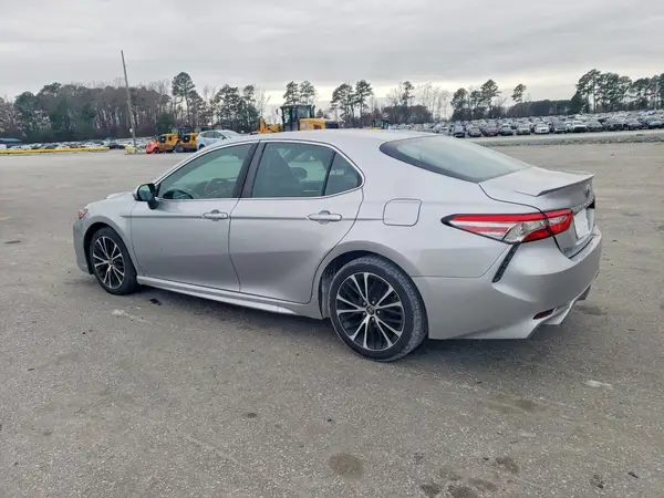 4T1B11HKXJU662921 2018 TOYOTA CAMRY - Image 2