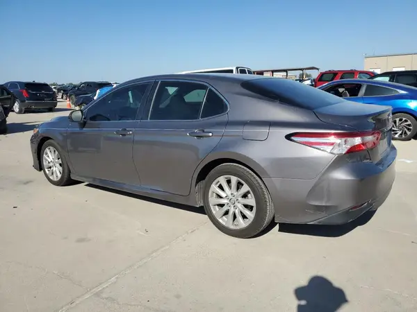 4T1B11HKXJU665320 2018 TOYOTA CAMRY - Image 2