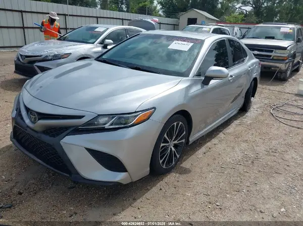 4T1B11HKXJU666239 2018 TOYOTA CAMRY - Image 2