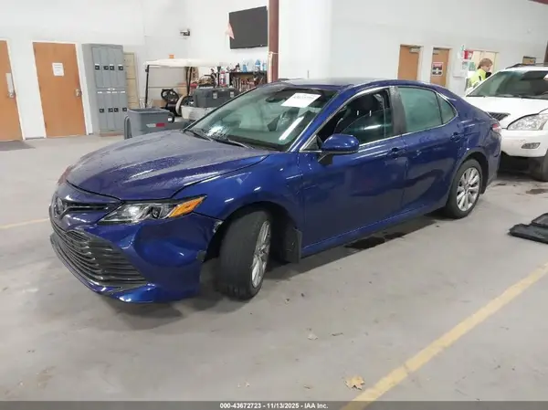 4T1B11HKXJU667665 2018 TOYOTA CAMRY - Image 2