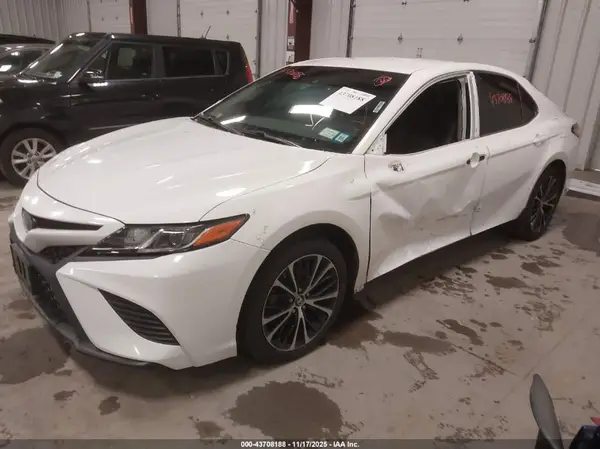 4T1B11HKXJU668007 2018 TOYOTA CAMRY - Image 2