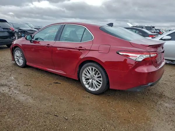 4T1B11HKXJU668072 2018 TOYOTA CAMRY - Image 2