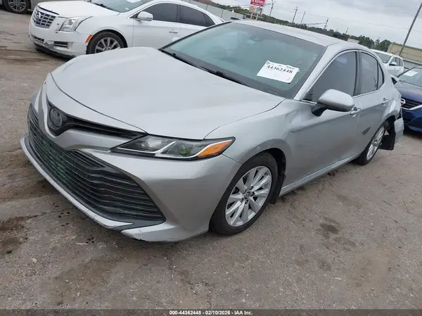 4T1B11HKXJU670601 2018 TOYOTA CAMRY - Image 2