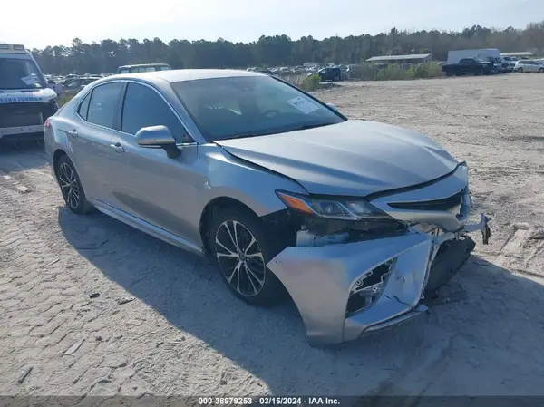 4T1B11HKXJU670999 2018 TOYOTA CAMRY - Image 1