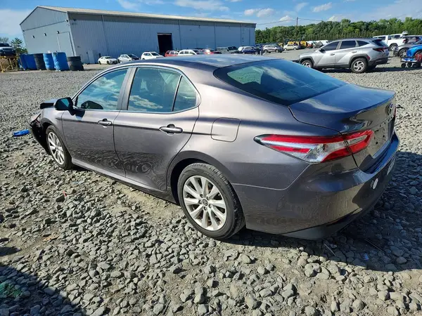 4T1B11HKXJU671148 2018 TOYOTA CAMRY - Image 2