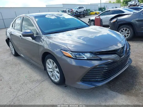 4T1B11HKXJU672185 2018 TOYOTA CAMRY - Image 1