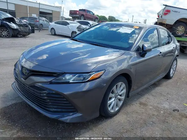 4T1B11HKXJU672185 2018 TOYOTA CAMRY - Image 2