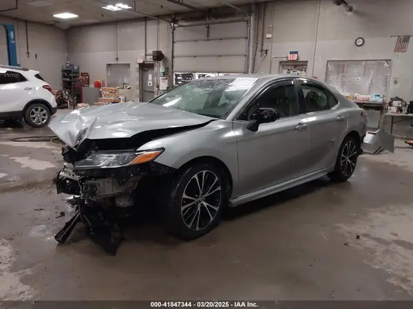 4T1B11HKXJU672462 2018 TOYOTA CAMRY - Image 2