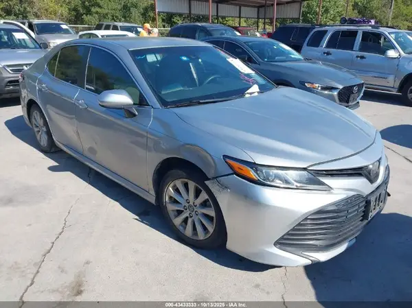 4T1B11HKXJU674907 2018 TOYOTA CAMRY - Image 1
