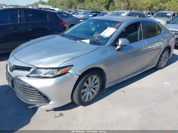 4T1B11HKXJU674907 2018 TOYOTA CAMRY - Image 2