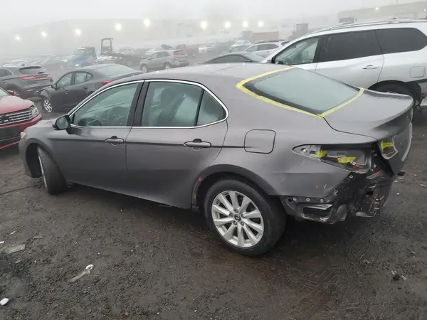 4T1B11HKXJU675958 2018 TOYOTA CAMRY - Image 2