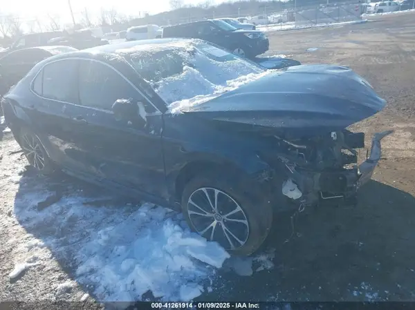 4T1B11HKXJU676219 2018 TOYOTA CAMRY - Image 1