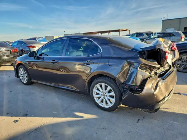 4T1B11HKXJU677046 2018 TOYOTA CAMRY - Image 2