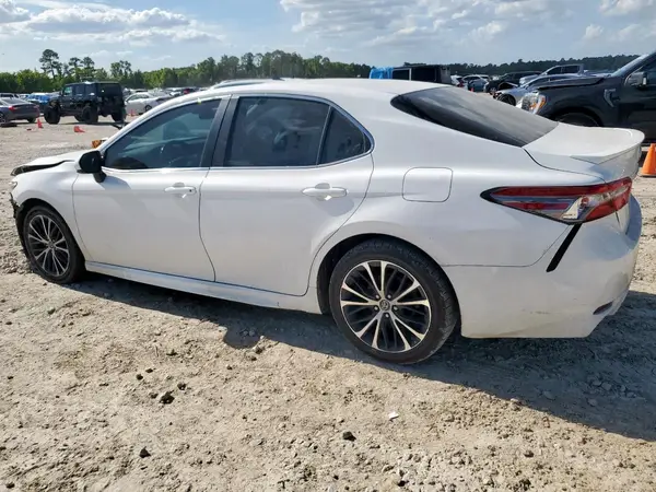 4T1B11HKXJU677872 2018 TOYOTA CAMRY - Image 2