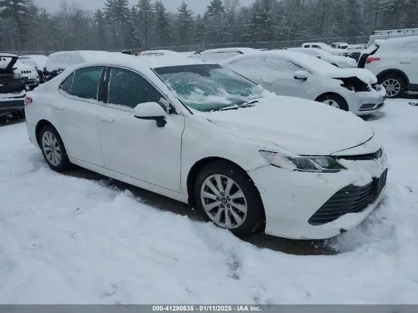 4T1B11HKXJU678228 2018 TOYOTA CAMRY - Image 1