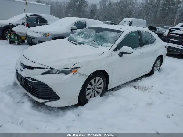 4T1B11HKXJU678228 2018 TOYOTA CAMRY - Image 2
