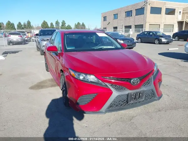 4T1B11HKXKU160430 2019 TOYOTA CAMRY - Image 1