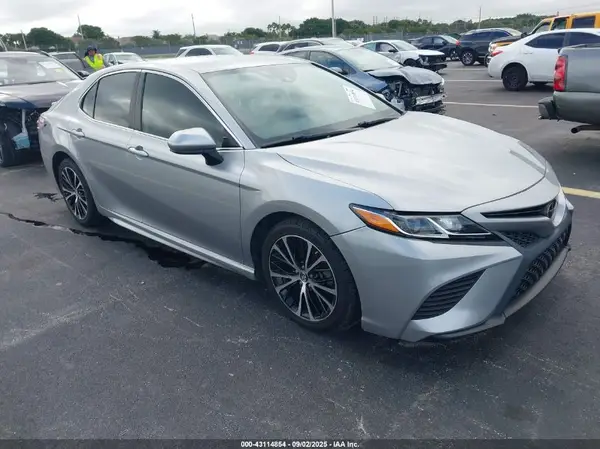 4T1B11HKXKU174697 2019 TOYOTA CAMRY - Image 1