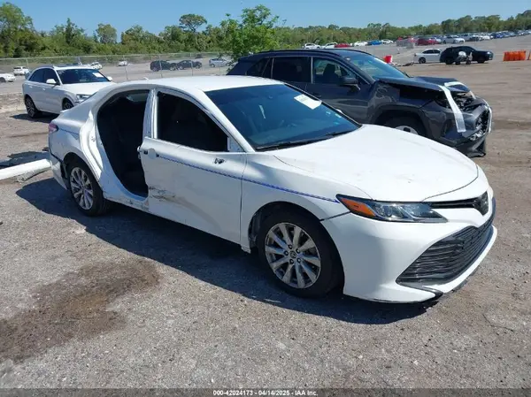 4T1B11HKXKU177101 2019 TOYOTA CAMRY - Image 1