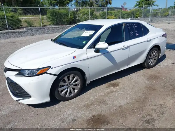 4T1B11HKXKU177101 2019 TOYOTA CAMRY - Image 2