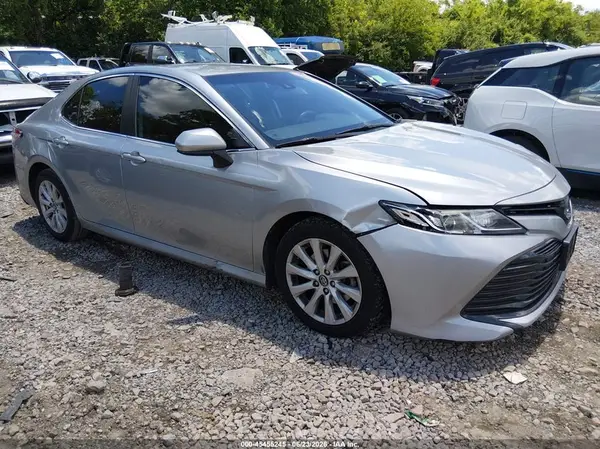 4T1B11HKXKU183318 2019 TOYOTA CAMRY - Image 1