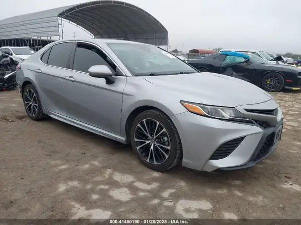 4T1B11HKXKU213207 2019 TOYOTA CAMRY - Image 1