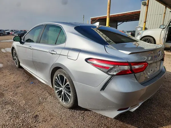 4T1B11HKXKU225065 2019 TOYOTA CAMRY - Image 2