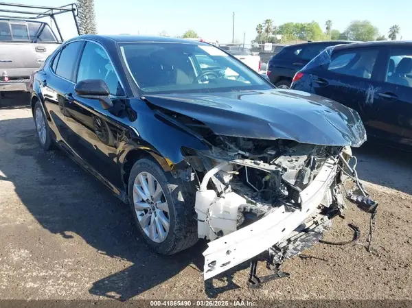 4T1B11HKXKU239676 2019 TOYOTA CAMRY - Image 1