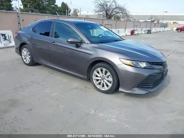 4T1B11HKXKU242237 2019 TOYOTA CAMRY - Image 1