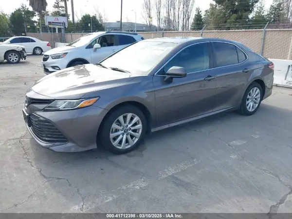 4T1B11HKXKU242237 2019 TOYOTA CAMRY - Image 2