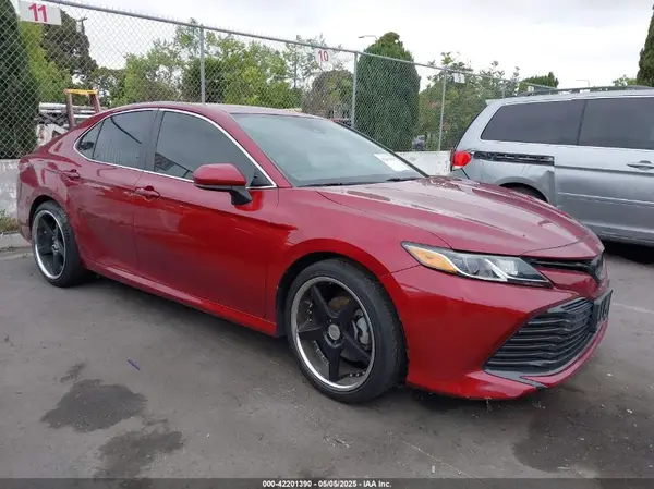 4T1B11HKXKU243453 2019 TOYOTA CAMRY - Image 1