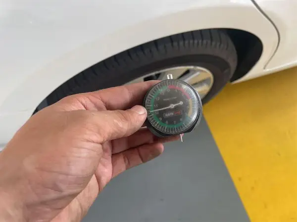 4T1B11HKXKU244389 2019 TOYOTA CAMRY - Image 2