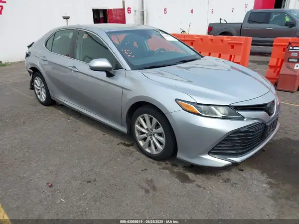 4T1B11HKXKU244554 2019 TOYOTA CAMRY - Image 1
