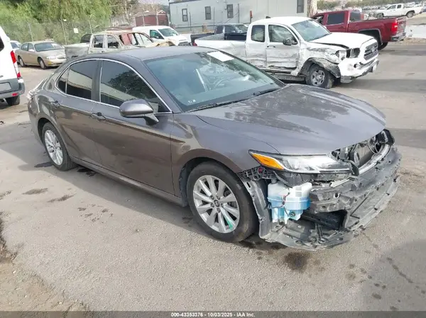 4T1B11HKXKU244585 2019 TOYOTA CAMRY - Image 1