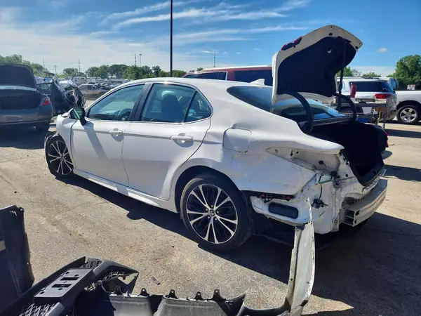 4T1B11HKXKU254890 2019 TOYOTA CAMRY - Image 2