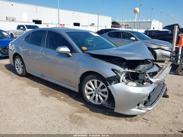 4T1B11HKXKU256820 2019 TOYOTA CAMRY - Image 1